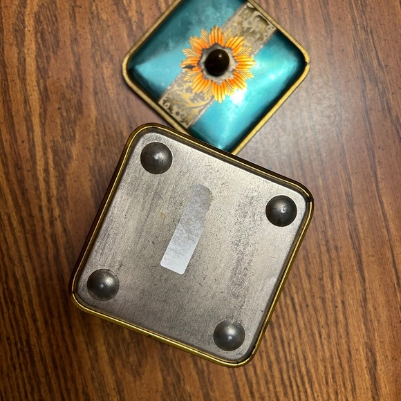 Antique metal can with yellow flowers on all four sides, metal handle knob. - Picture 2 of 6